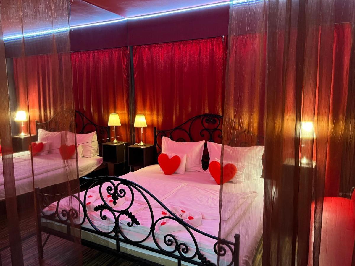 Hotel Corvin Gyula Εξωτερικό φωτογραφία