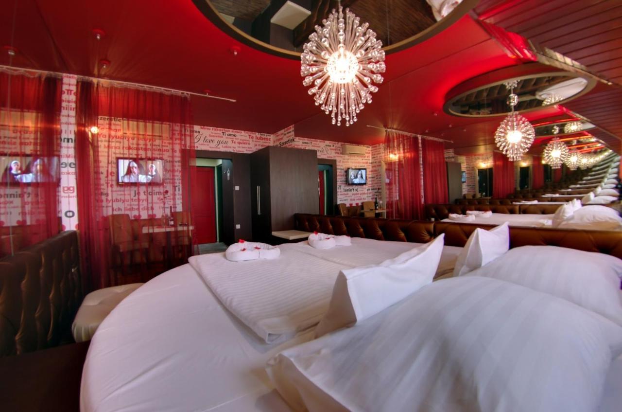 Hotel Corvin Gyula Εξωτερικό φωτογραφία