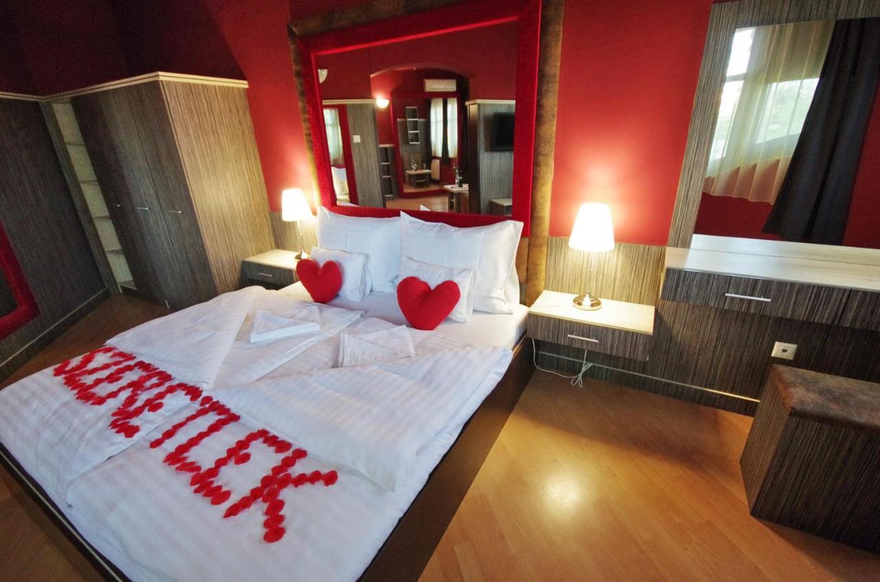 Hotel Corvin Gyula Εξωτερικό φωτογραφία