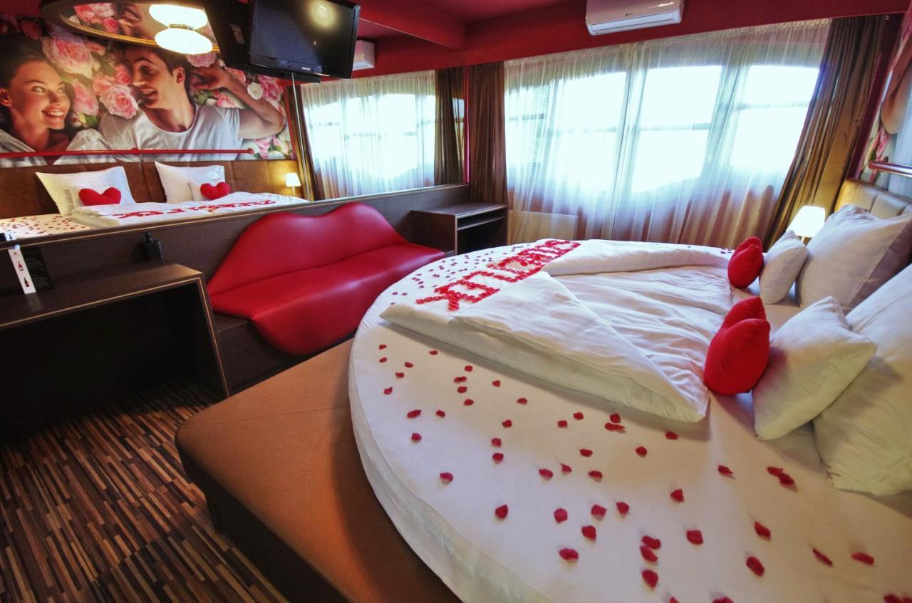 Hotel Corvin Gyula Εξωτερικό φωτογραφία
