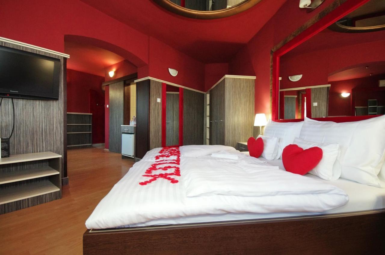 Hotel Corvin Gyula Εξωτερικό φωτογραφία