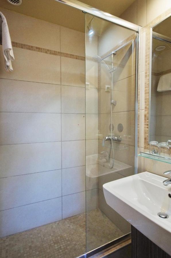 Hotel Corvin Gyula Εξωτερικό φωτογραφία