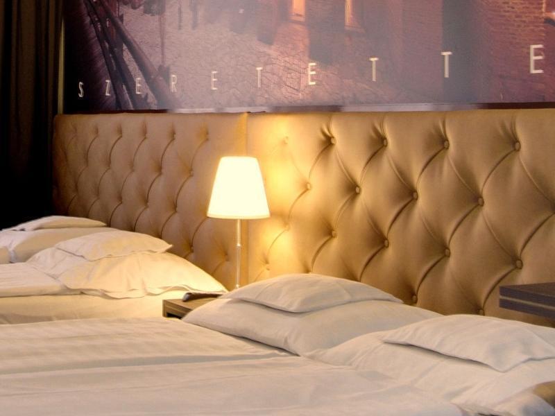 Hotel Corvin Gyula Εξωτερικό φωτογραφία