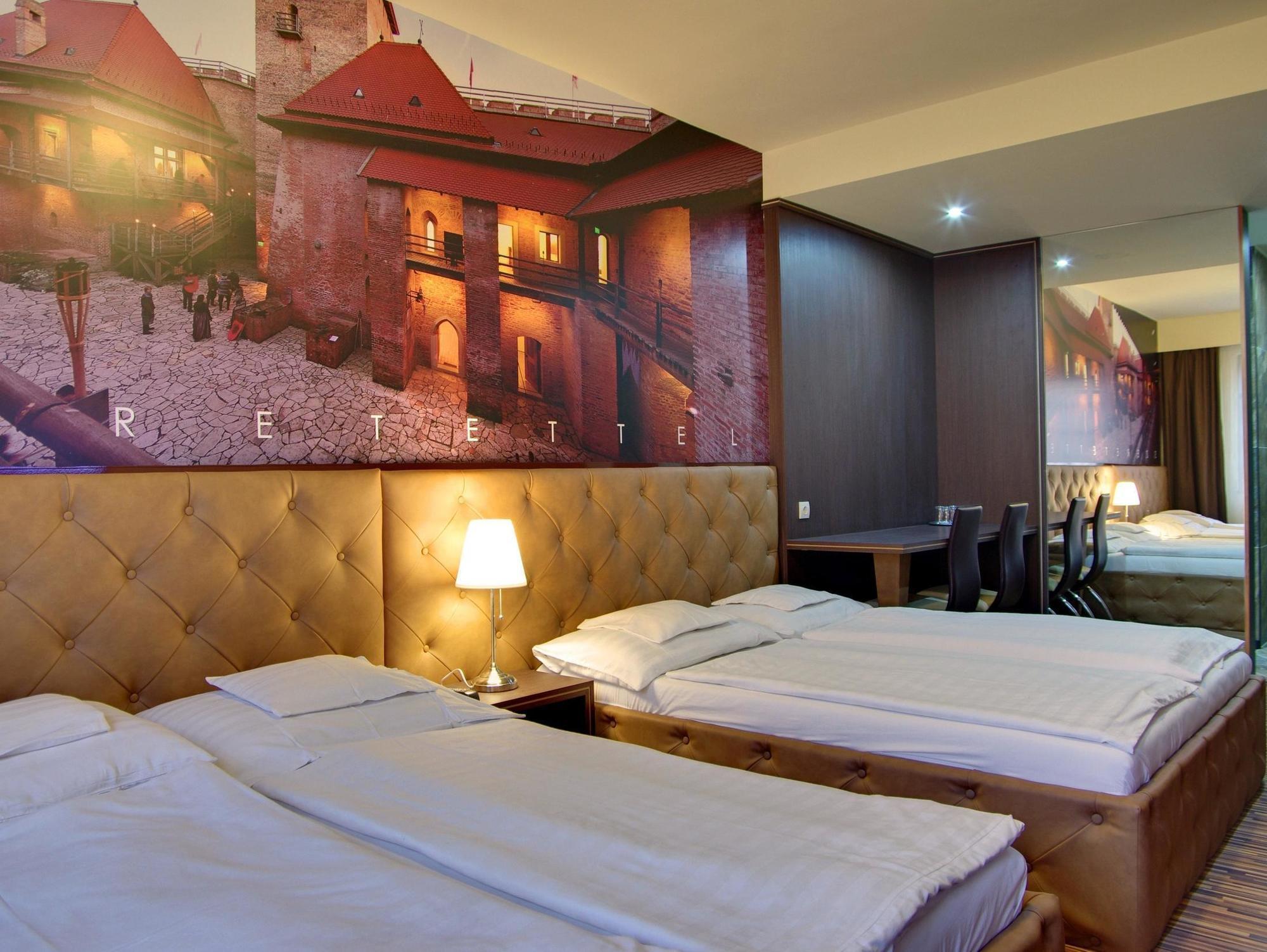 Hotel Corvin Gyula Εξωτερικό φωτογραφία